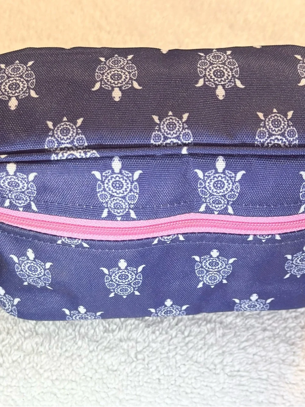 Vera Bradley Turtle Dream Large Cosmetic Bag Blue White Sea Turtles Pink Zipper - Picture 3 of 7